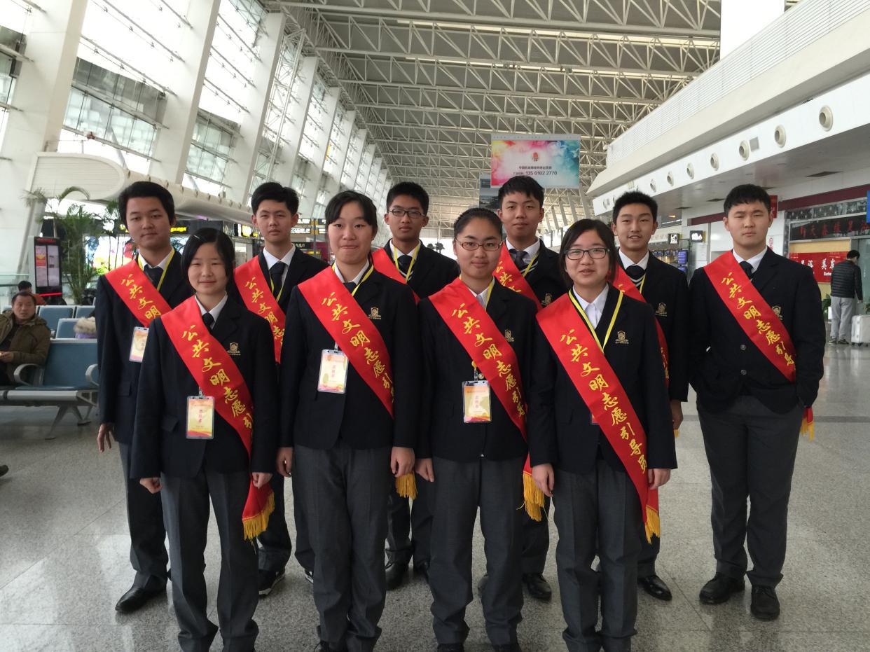 到天河机场做志愿者---武汉枫叶学校1010班李天盈妈妈