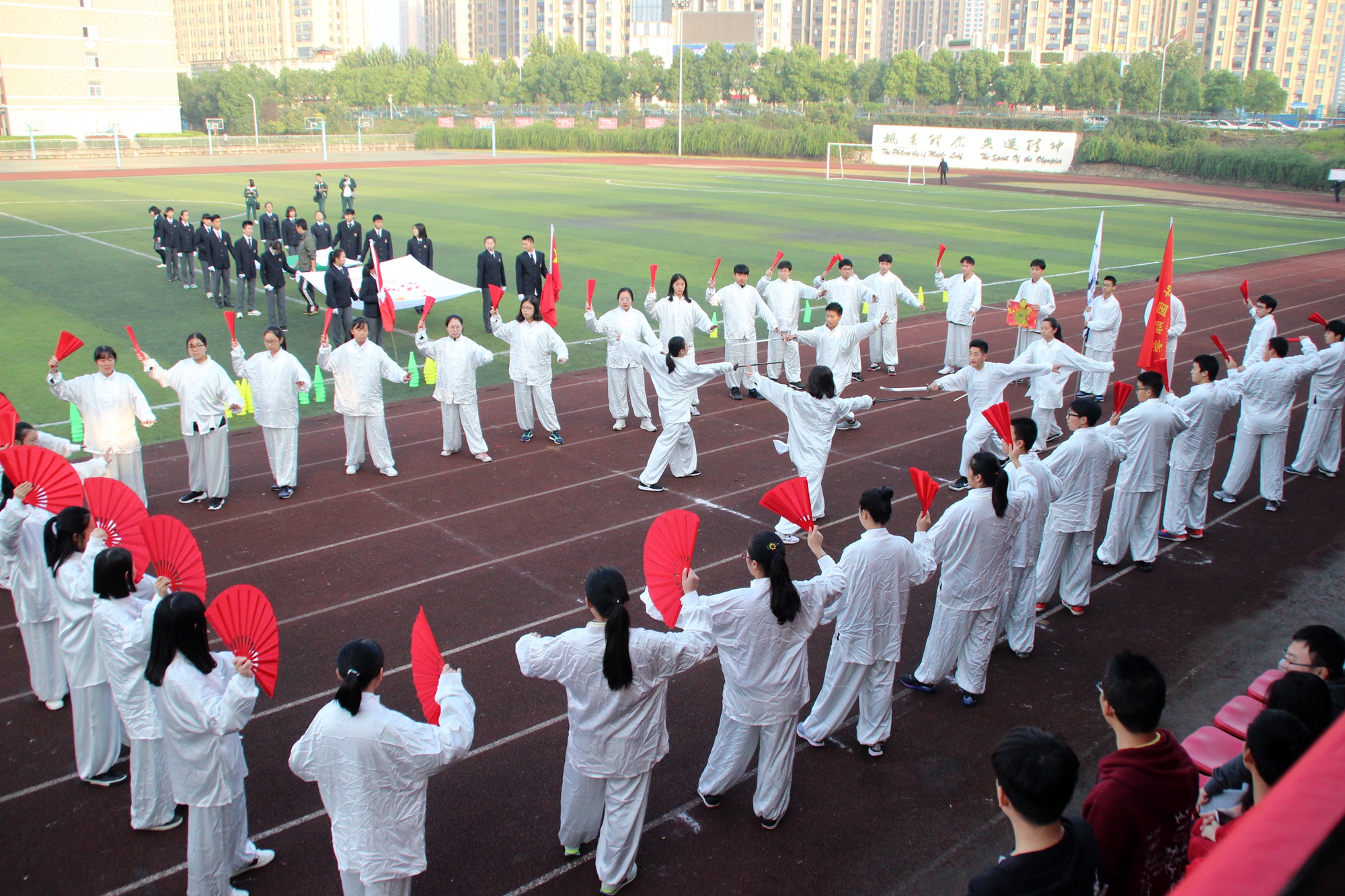 ​无拼搏，不青春--- ​武汉枫叶国际学校运动会