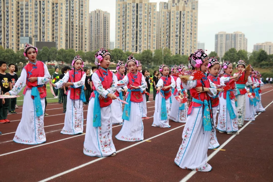 世界文化交融曲--- 武汉枫叶小学第六届秋季运动会
